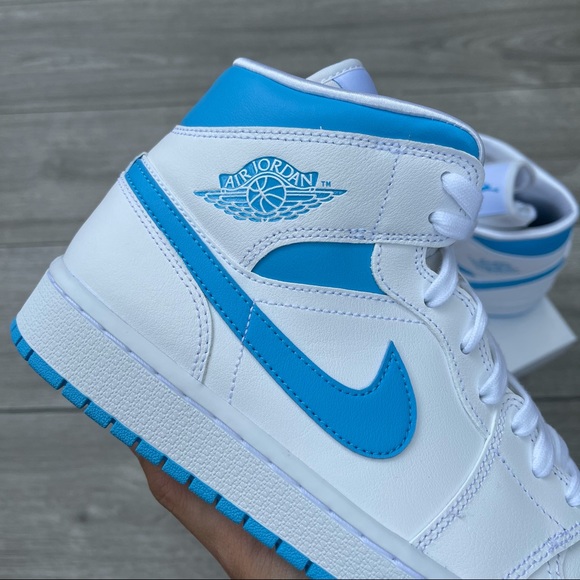 Air Jordan 1 mid UNC women - Picture 2 of 9